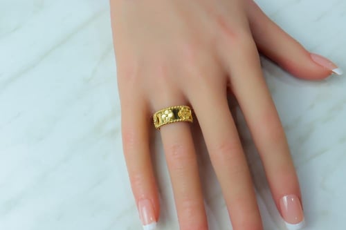 خاتم فان كليف ذهب عيار 18 صافي بوزن 3.6 جرام