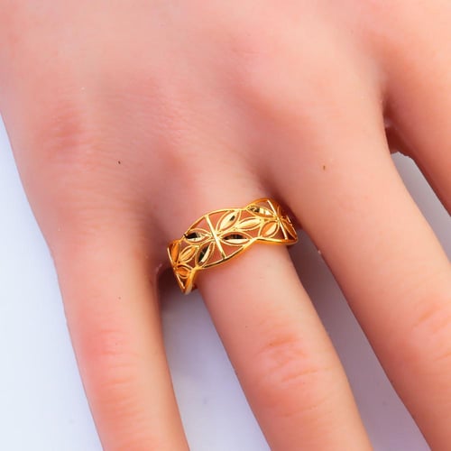 خاتم ذهب عيار 21 تصميم زخرفي ناعم وزن 1.26 جرام –...