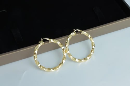 حلق ذهب ايطالي عيار 18 وزن 4.4 جرام