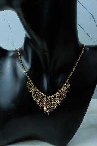 عقد ذهب طويل عيار 18 بتصميم عصري فاخر وزن 7.6 جرام