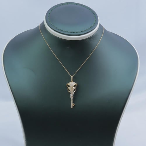 تعليقة ذهب عيار 18 مفتاح الألماس وزن 3.74 جرام