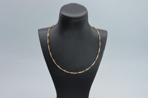 كلكشن عقد واسوارة الاوميقاء ذهب عيار 18 وزن 2.23 ج...