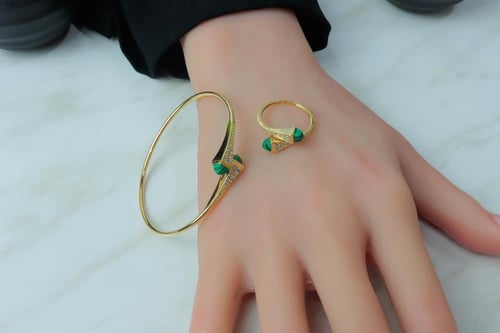 اسوارة مارلي ذهب مع خاتم بلون زيتي تصميم الماسي عي...