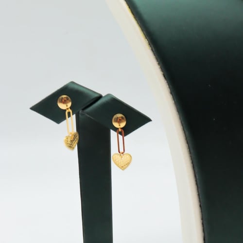 طقم ذهب صافي عيار 18 – تصميم قلب ناعم بوزن 5.47 جر...