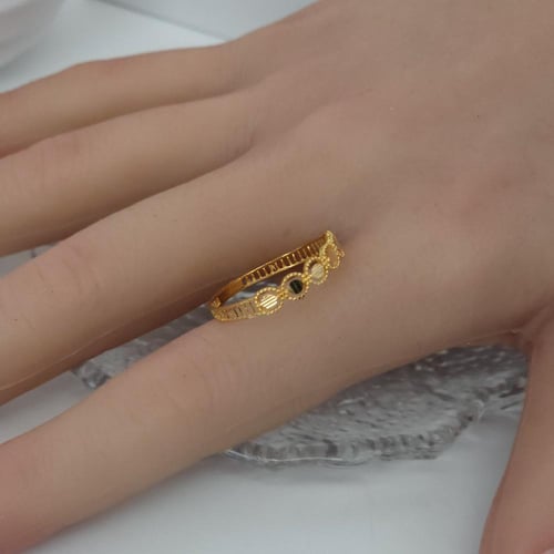 خاتم ذهب عيار 21 بتصميم حبات دائرية رقيقة بوزن 0.8...