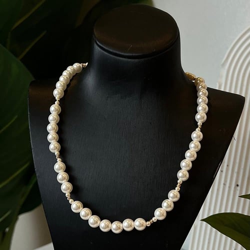 عقد مطعم بالؤلؤ الزراعي بتصميم الكرات الذهبية لأطل...