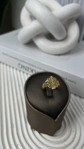 خاتم ذهب عيار 21 بتصميم دوائر مميز بوزن 1,2 جرام