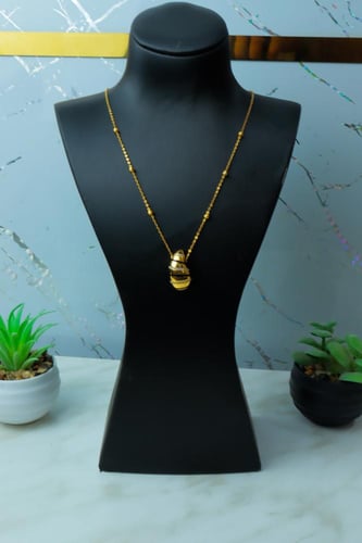 سلسال البوتيقاء بشكل الماسي مميز ذهب عيار 21 وزن 6...