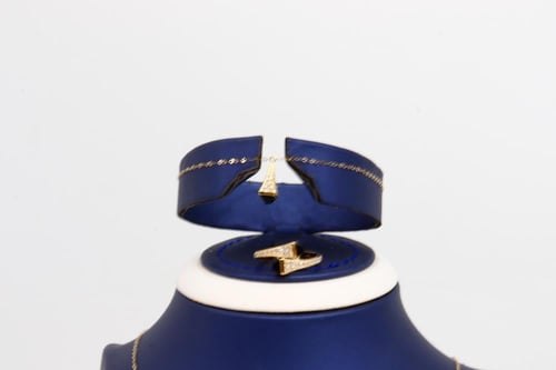 طقم ذهب مارلي بلون اسود تصميم الماس عيار 18 وزن 5....