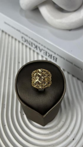 خاتم تصميم 3D أنيق ذهب عيار 21 بوزن 2.7 جرام