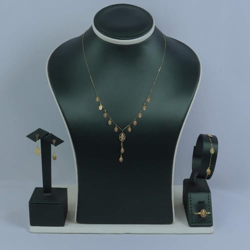 طقم ذهب ناعم عيار 18 وزن 2.54 جرام