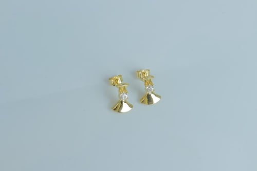 حلق ذهب بناتي عيار 18 وزن 1.02 جرام