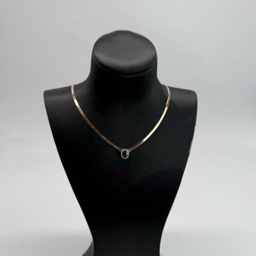 عقد ذهب الفلات تصميم الماسي باللون الاخضر عيار 18...