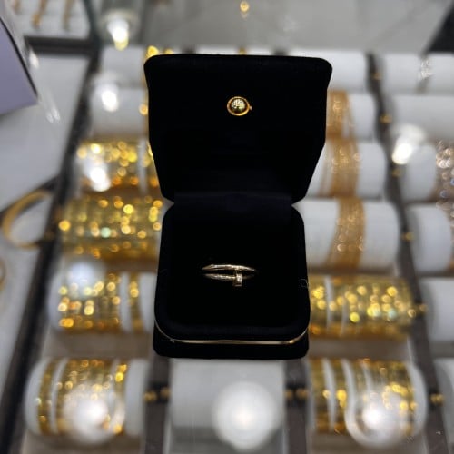 خاتم المسمار عيار 18