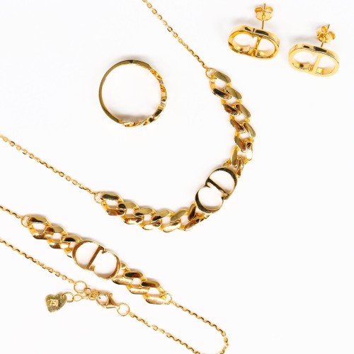 طقم جنزير ذهب موديل CD عيار 18 وزن 15.9 جرام