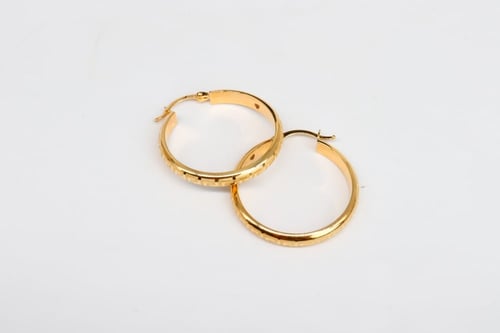 حلق ذهب تصميم فرزاتشي عيار 18 وزن 3.4 جرام