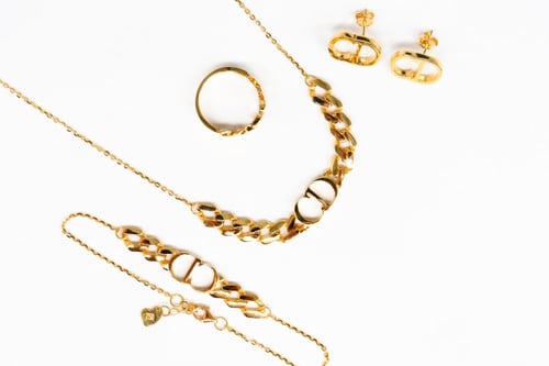 طقم جنزير ذهب موديل CD عيار 18 وزن 15.9 جرام