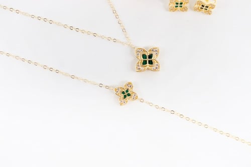 طقم روبيرتو كوين باللون الزيتي عيار 18