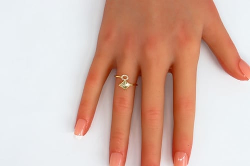 خاتم ذهب تصميم الماسي عيار 18 فاخر وزن 0.6 جرام