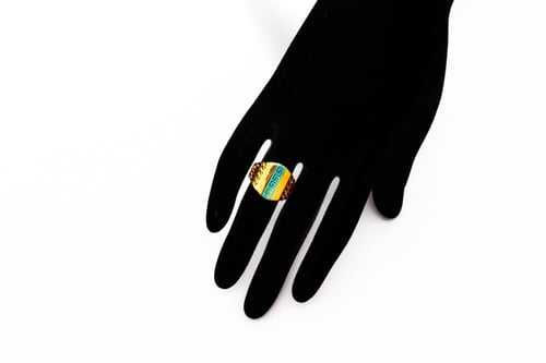 خاتم ذهب تصميم فرزاتشي باللون التيفاني عيار 21