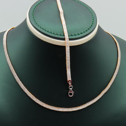 عقد واسوارة ذهب عيار 21 بتصميم الحرير يلبس بوجهين...