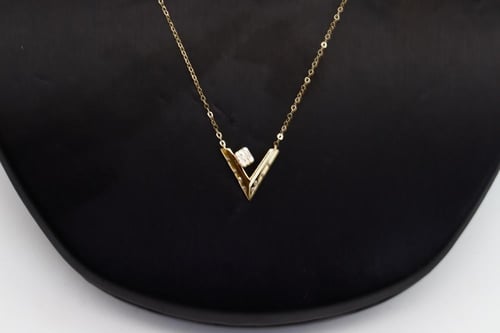 سلسال ذهب لوي فيتون تصميم الماسي عيار 18 وزن 1.1 ج...