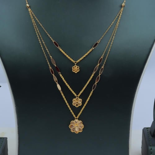 طقم ذهب الوردة ثلاثة دور عيار 21 وزن 7.07جرام