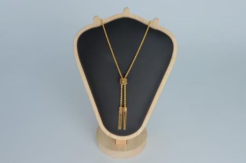 سبحة ذهب عيار 21 مطعمة بالميناء الاسود بوزن 5.4 جر...