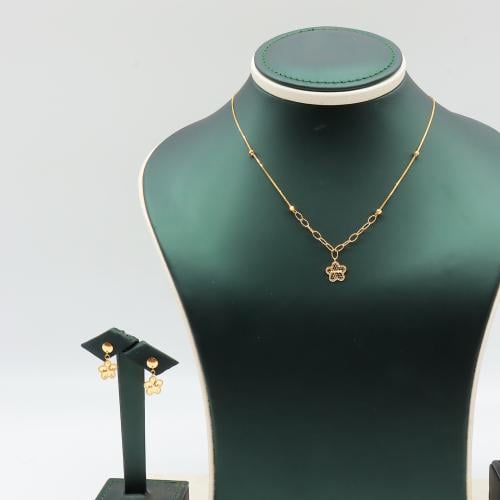 عقد وحلق ذهب عيار 18 وزن 3.27 جرام