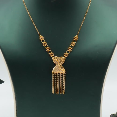 طقم ذهب عيار 21 وزن 8.61 جرام بتصميم تعليقة مزخرفة...