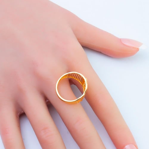 خاتم ذهب عيار 21 تصميم مخطط بارز وزن 2.84 جرام – ف...