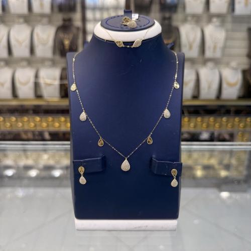 طقم ذهب البوشرون تصميم الماسي عيار 18 وزن 3.6 جرام