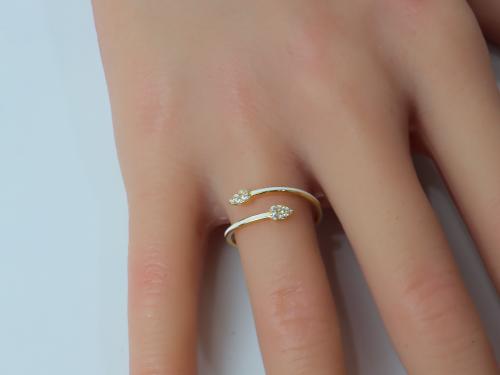 خاتم ذهب تصميم ايطالي بلمسة الماسية عيار 18 وزن 1....