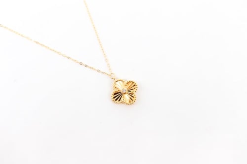 سلسال ذهب الفان كليف نواعم بلمسه الماسية عيار 18 و...