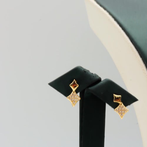 طقم ذهب تصميم الماس عيار 18 وزن 6.2 جرام