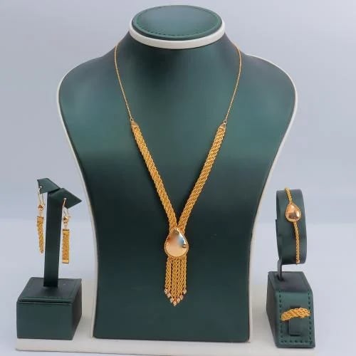 طقم ذهب فخم عيار 21 مناسب للسهرات الراقية وزن 15.5...