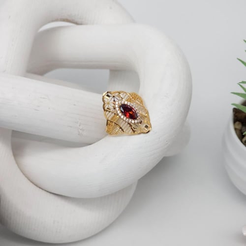 خاتم ذهب عيار 21 تصميم شرقي أحمر بوزن 3.1 جرام