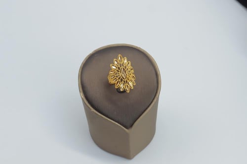 خاتم ذهب عيار 21 بتصميم عالى الدقة وزن 1.8 جرام