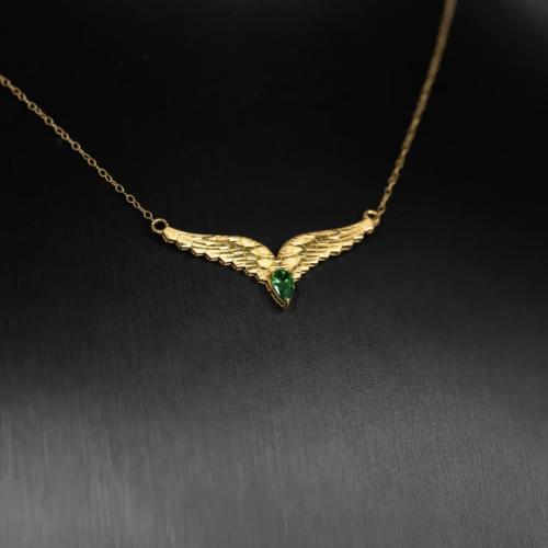 عقد ذهب جناح الصقر عيار 21 باللون الاخضر وزن 1.2 ج...