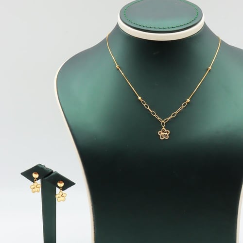 عقد وحلق ذهب عيار 18 وزن 3.27 جرام