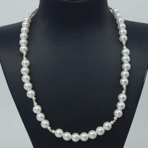 عقد مطعم بالؤلؤ الزراعي بتصميم الكرات الذهبية لأطل...