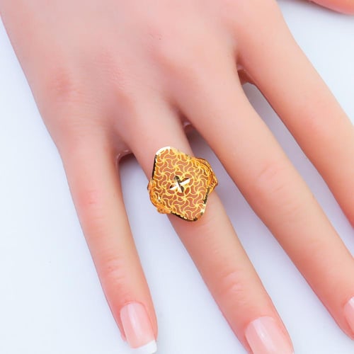 خاتم ذهب عيار 21 تصميم زهري مزخرف وزن 1.9 جرام – ف...