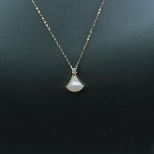 طقم ذهب عيار 18 تصميم ألماسي وزن 3.56 جرام – لإطلا...