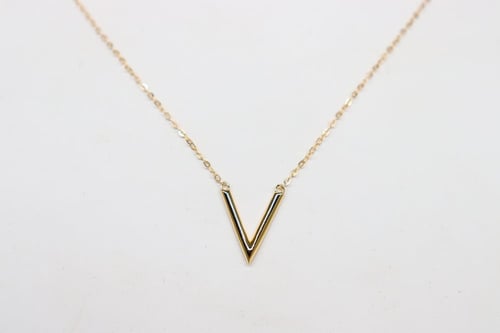 سلسال ذهب تصميم V عيار 18