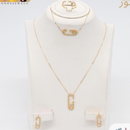 طقم ذهب مسيكاء تصميم الماسي عيار 18 وزن 3.2 جرام