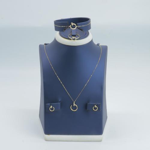 طقم ذهب نواعم تصميم الماسي عيار 18 وزن 2.5 جرام