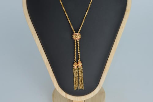 سبحة ذهب عيار 21 مطعمة بالميناء العودي بوزن 5.9 جر...