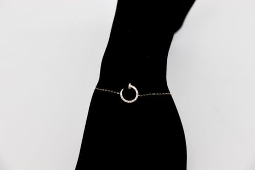 اسوارة المسمار ذهب عيار 18 بتصميم الماسى