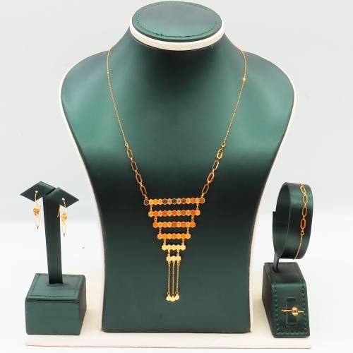 طقم ذهب صغير عيار 21 نواعم بتصميم مثلث وزن 3.33 جر...