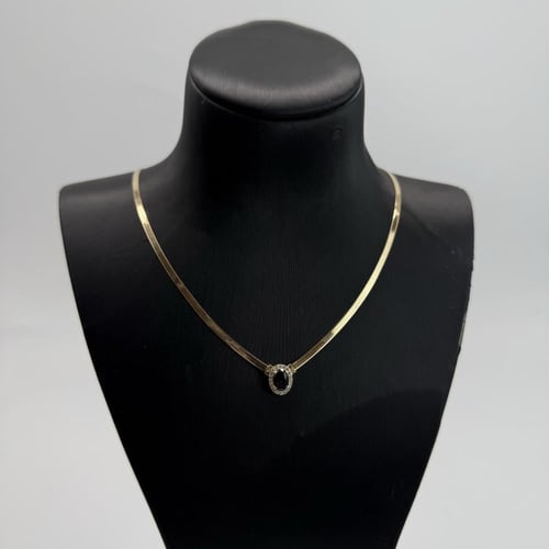 عقد ذهب الفلات تصميم الماسي باللون الكحلي عيار 18...